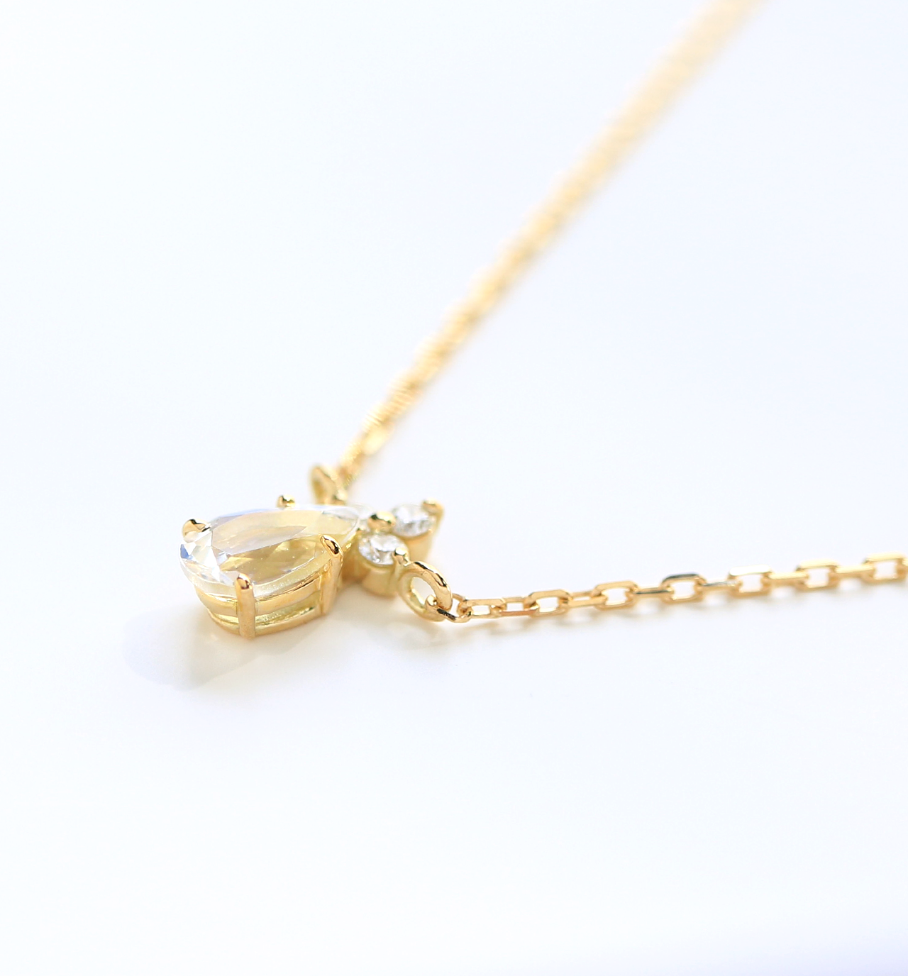 K18 ブルームーンストーンのネックレス ~Ello Lilas~ ジュエリーブランド「RASPIA Jewelry]」