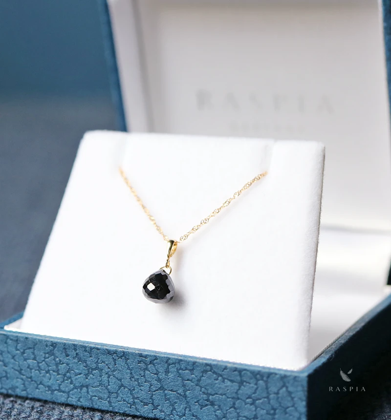 8月誕生石 K10 漆黒のブラックスピネル(オニオンカット) ネックレスチャーム ~BOURGEON~（チェーンのセット購入できます）  ジュエリーブランド「RASPIA Jewelry」