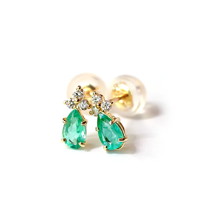 K18エメラルド＆ダイヤモンドのポストピアス ~Ello Lilas~ 5月誕生石 ジュエリーブランド「RASPIA Jewelry」