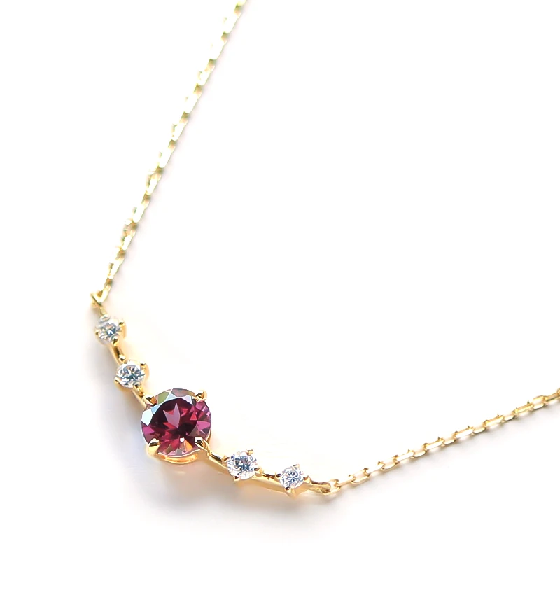 K18 マラヤガーネット＆ダイヤモンドのネックレス（ラウンドカット）~Ello Lily~ 1月誕生石 ジュエリーブランド「RASPIA  Jewelry」