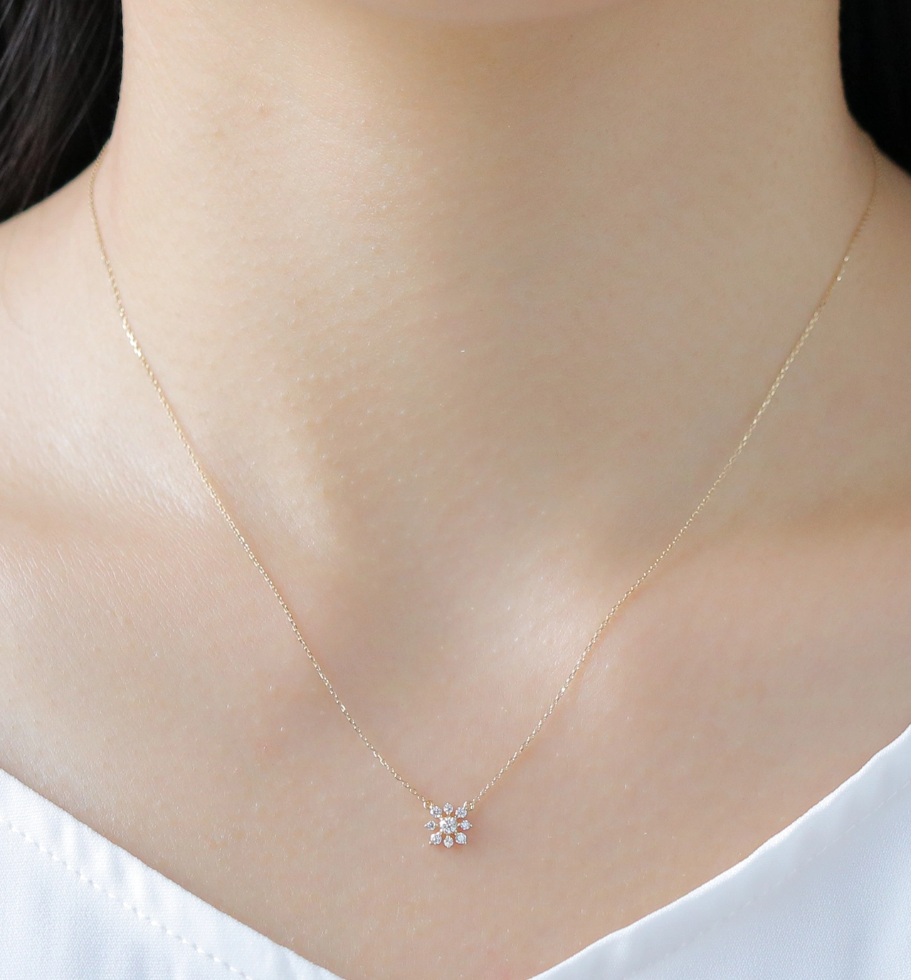 雪の結晶モチーフ9つのダイヤモンド K18ネックレス~Diamond collection~ ジュエリーブランド「RASPIA Jewelry」